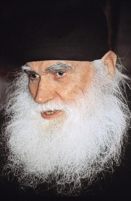 PĂRINTELE EFREM KATUNAKIOTUL: DESPRE ASCULTAREA DE DUHOVNIC