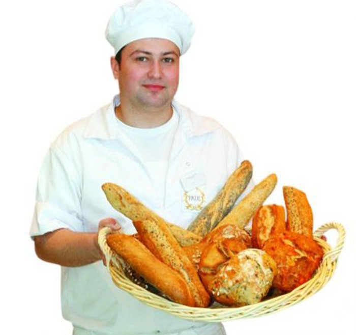 PE PACHETELE DE PÂINE TITAN SCRIE DEJA CĂ PÂINEA ESTE FABRICATĂ CONFORM CODEX ALIMENTARIUS